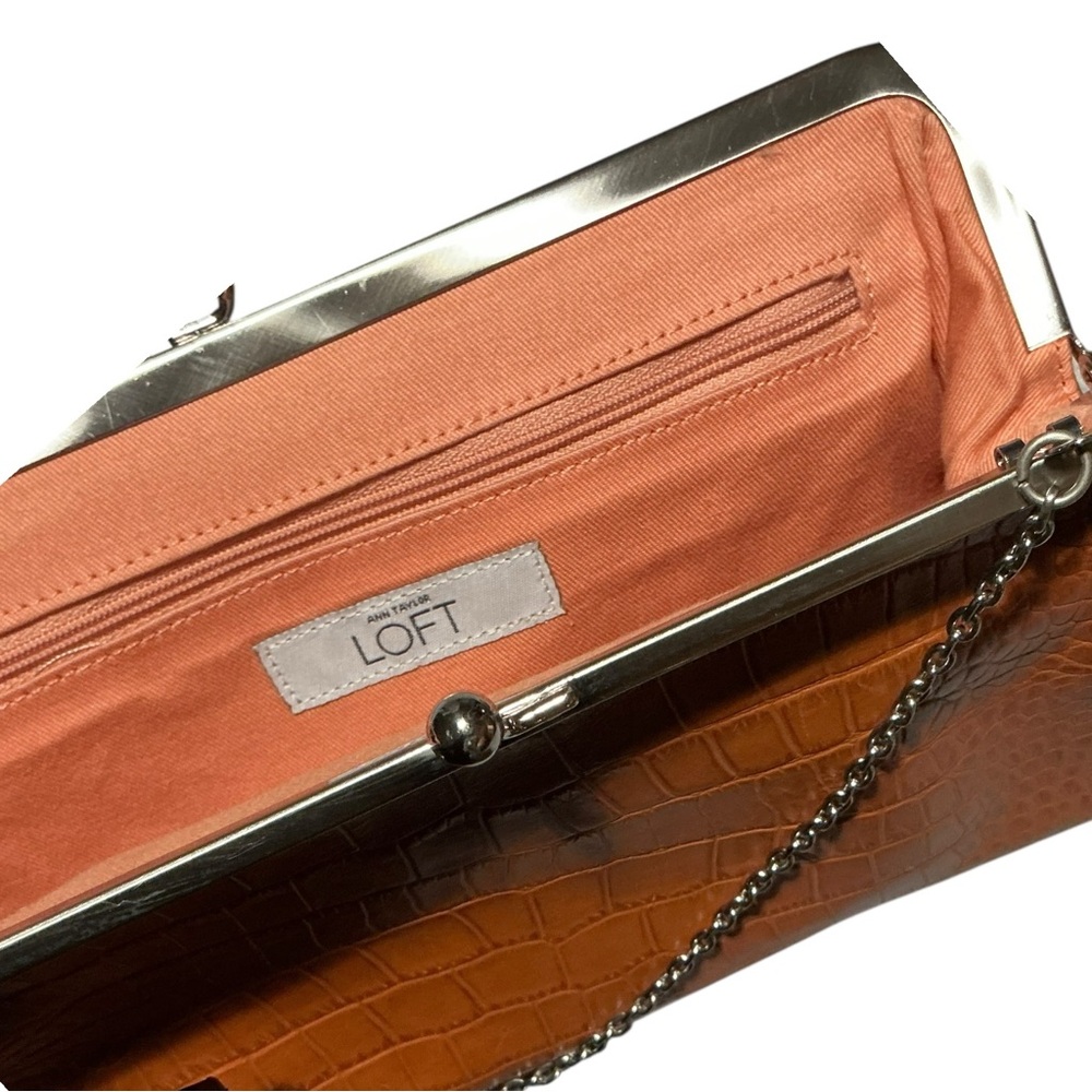 ANN TAYLOR LOFT CROCODILE EMBOSSED CLUTCH – SILVER HARDWARE EUC - Picture 9 of 10